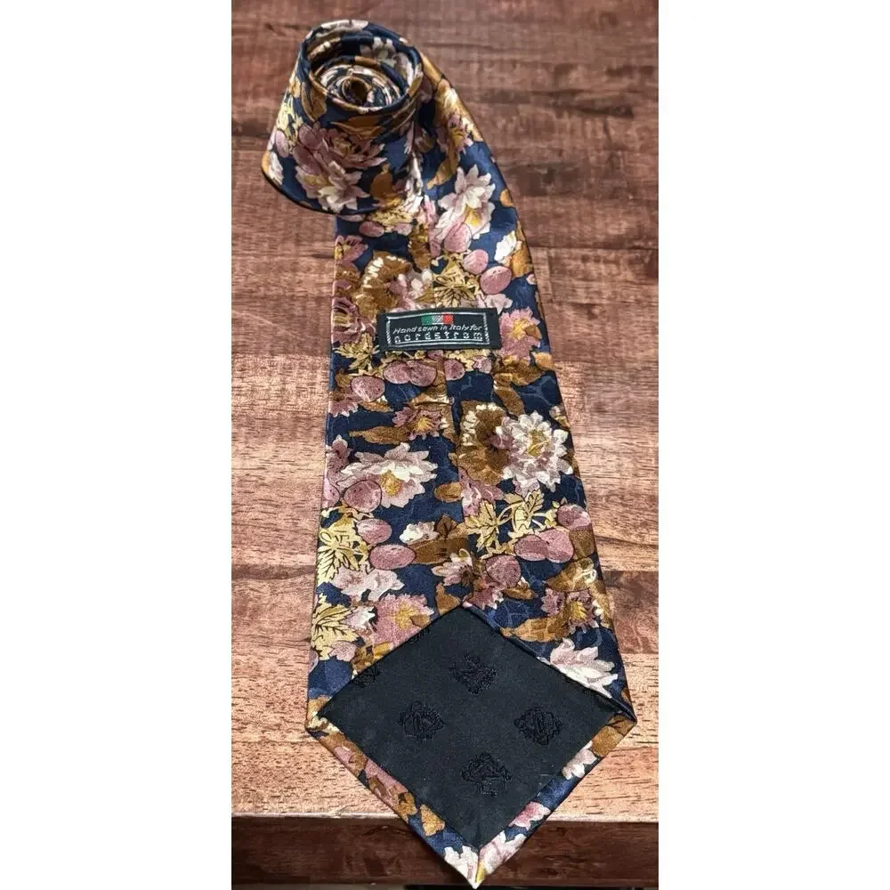 Nordstrom’s Men’s Floral 100% Silk Neck Tie Hand Sewn In Italy (57 x 4